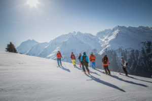 Skigruppe auf der Piste