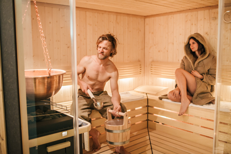 Pärchen in der finnischen Sauna